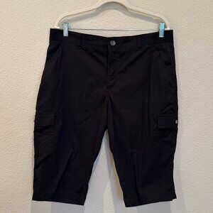 Lee Relaxed Fit Mid Rise Black Capri Pants